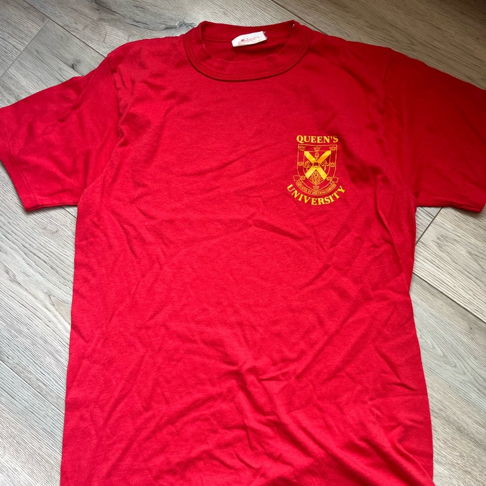 Queens University Kingston Ontario canada single stitch vintage Tee